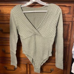 SHEIN green ribbed bodysuit